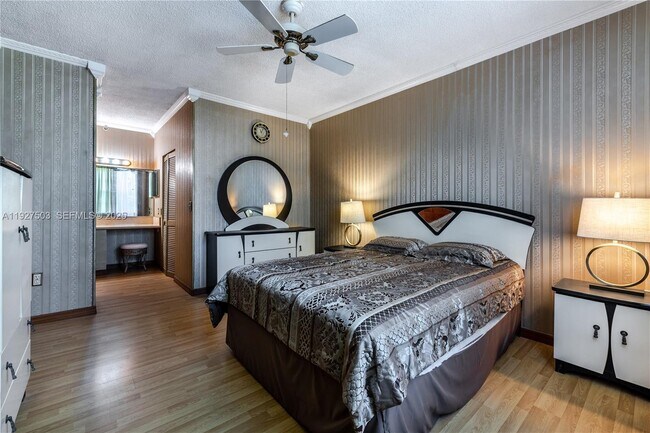 Building Photo - 19601 E Country Club Dr