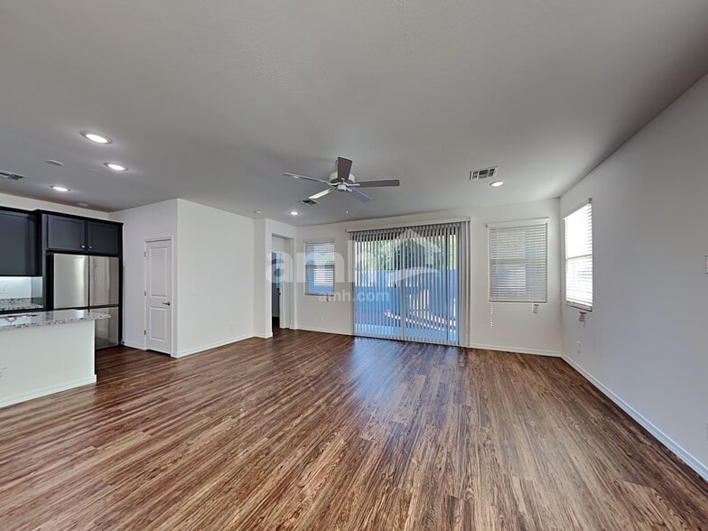 Building Photo - 15068 W Sherman St