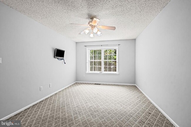 Building Photo - 706 Oswego Ct