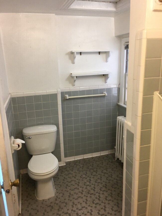 Building Photo - 219 C St NE