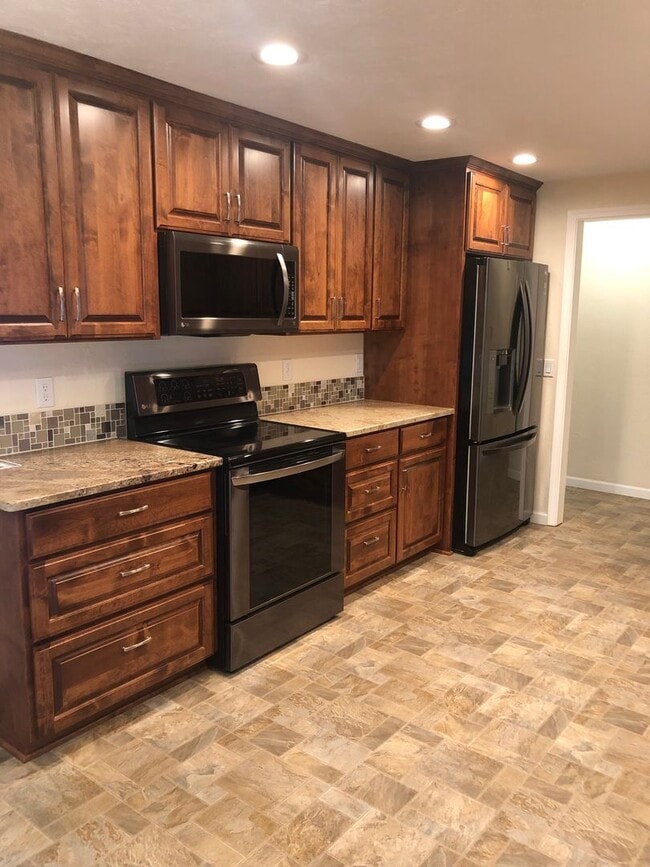 Building Photo - Spacious 3-bedroom, 2 bath home in SE Albany
