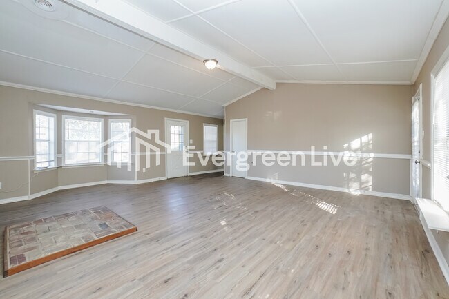 Building Photo - 544 Bellevue St