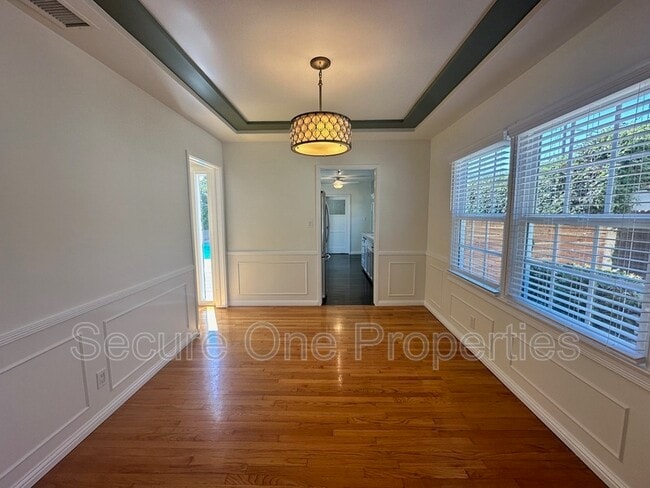Building Photo - 340 W Spazier Ave