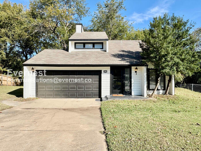 Primary Photo - 5117 S Lions Ave