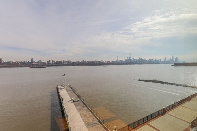 Building Photo - 2/Bedroom 2/Full bath - Panoramic Views - Best Location In Edgewater