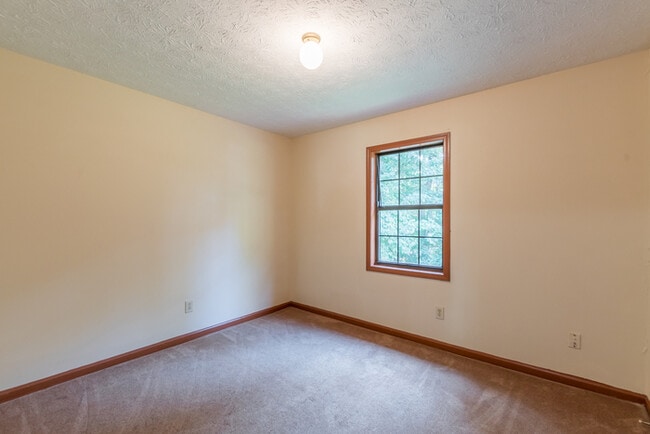 Building Photo - 4174 Warren Rd