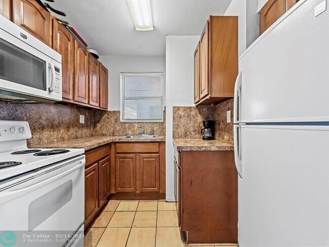 Building Photo - 310 Fontainebleau Blvd