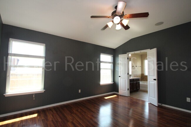Building Photo - New in Management ! Spacious & Stylish Liv...