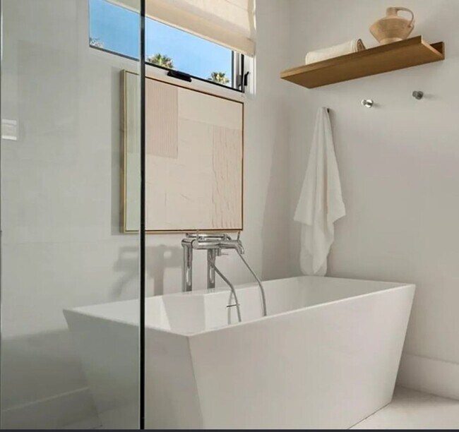 Building Photo - Coastal Luxury Retreat in the Heart of Corona del Mar Village-Available for Monthly Executive and...