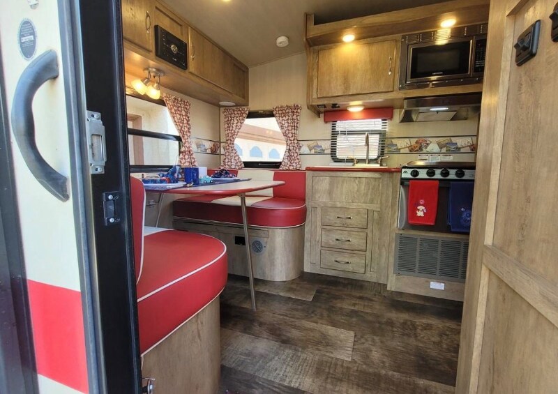 Building Photo - 315 Osborne St