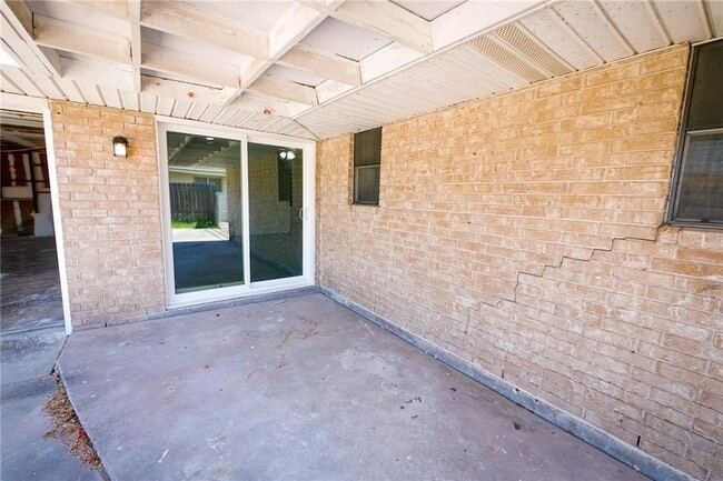 Building Photo - 3606 San Blas Dr