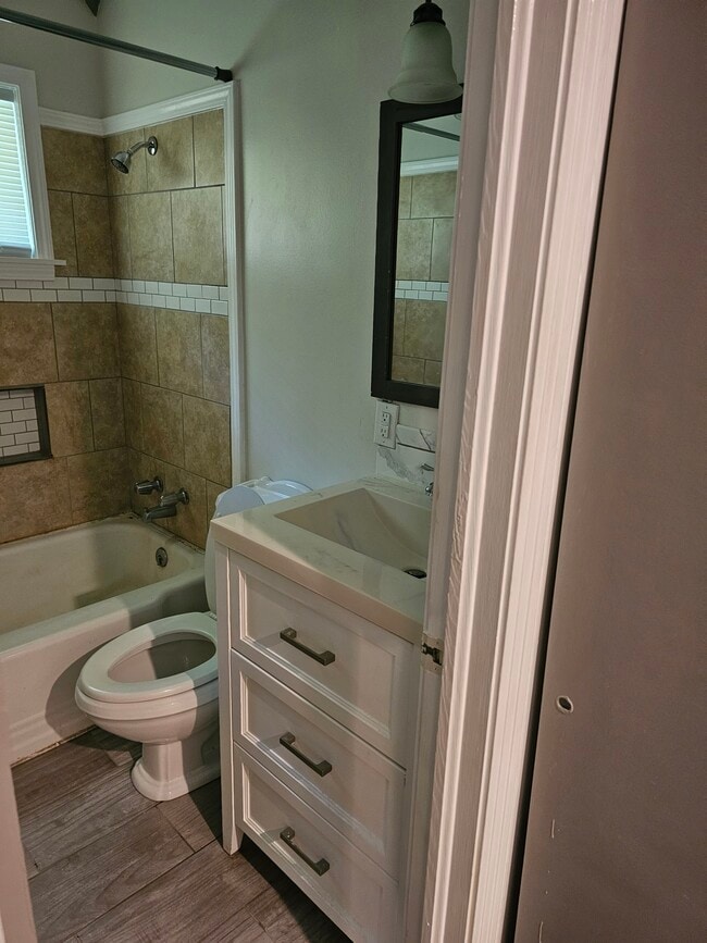 Building Photo - 23 College Dr