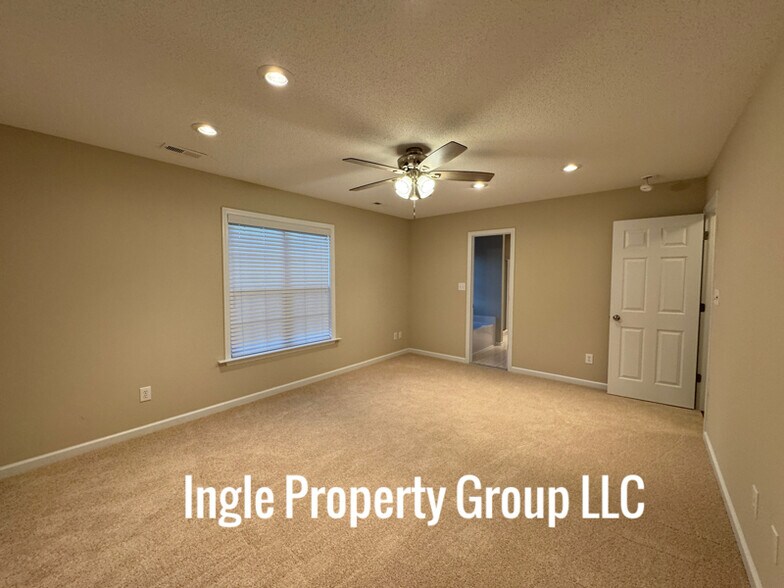 Building Photo - 18 Shapiro Ct