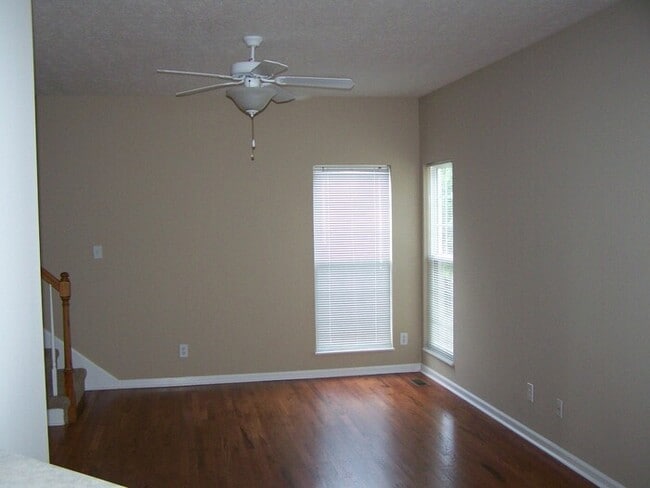 Building Photo - 3 bed, 2.5 bath, 2 car garage 2 story home...