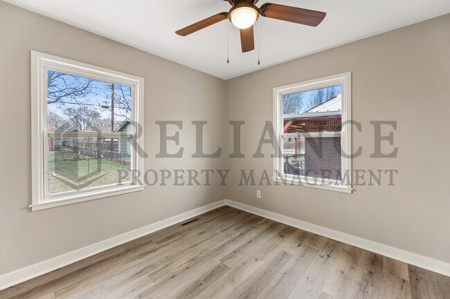 Building Photo - 2506 N Somerset Ave