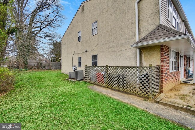 Building Photo - 602 Country Ln