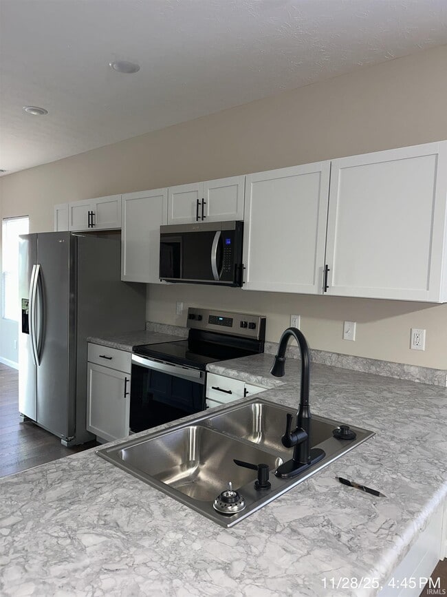 Building Photo - 1341 S Waugh St