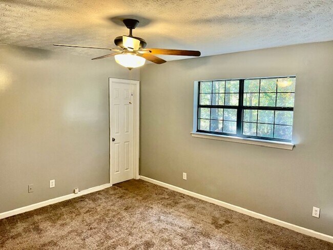 Building Photo - 131 Woods Rd NW