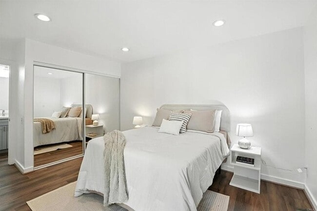 Building Photo - Beautifully Remodeled 2-Bedroom Condo in Mission Valley