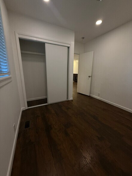 Building Photo - 874 S 90th St