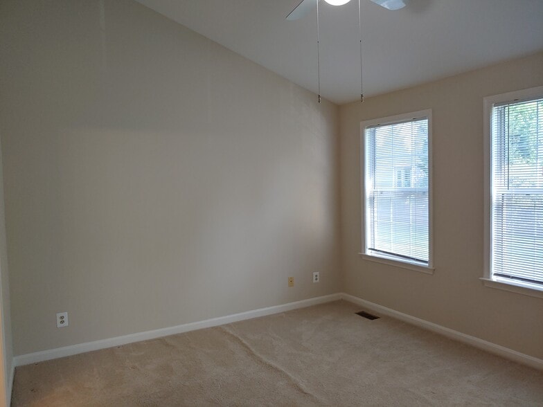 Master bedroom - 47608 Sandbank Sq