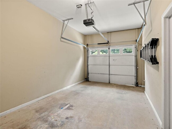 Building Photo - 206 6th St NE