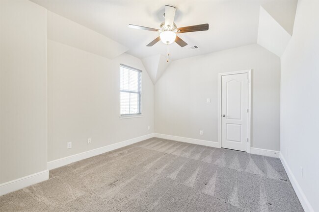 Building Photo - 210 Liatris Ct