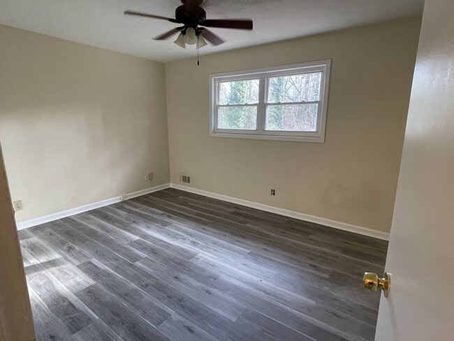 Building Photo - Valley Dale Ct