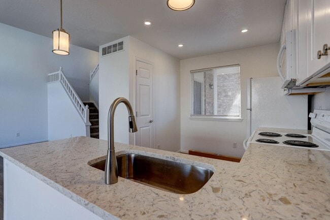 Building Photo - Fully Remodeled 3 Bed/2.5 Bath Northglenn ...