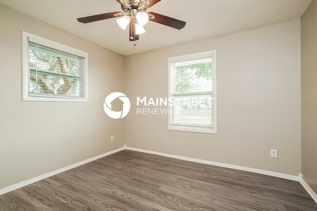 Building Photo - 3 Bedroom Pet-Friendly Home in Cape Coral, FL with Main Street Renewal