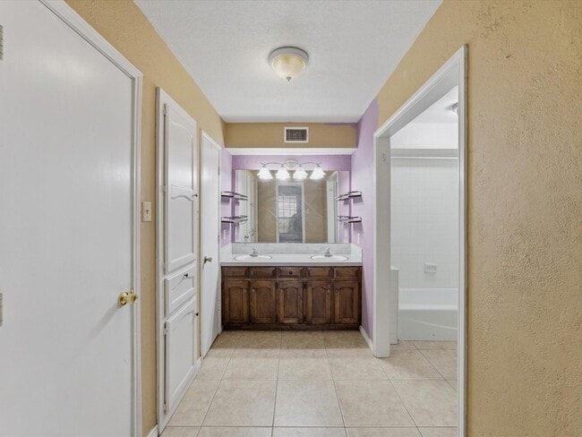 Building Photo - 7419 Lemonwood Ln