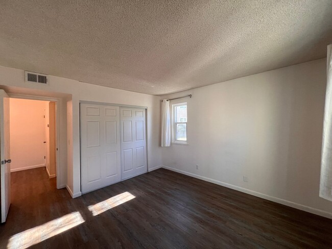 Building Photo - Cute 1 bedroom Reno apartment!