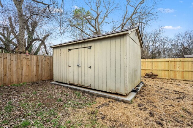 Building Photo - 454 E State St