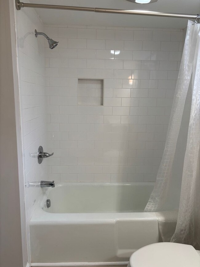 Building Photo - 3-4 bed, 2 bath with full basement in Asheboro