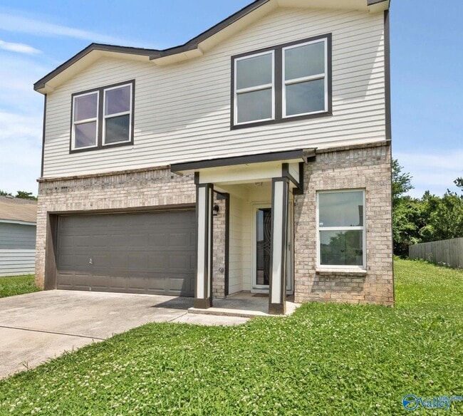 Building Photo - 223 Dormont Dr NE