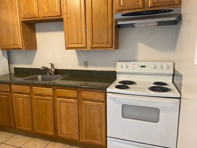 Building Photo - Well maintained 2 bed/1 bath unit in heart of Walnut Creek