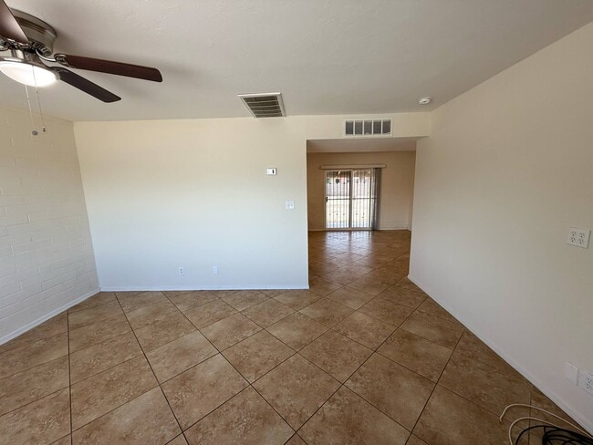 Building Photo - 6864 E Nelson Dr
