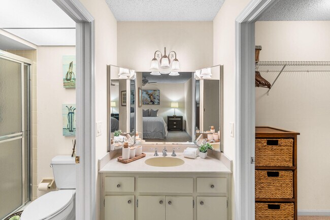 Building Photo - 229 Old Meadow Way