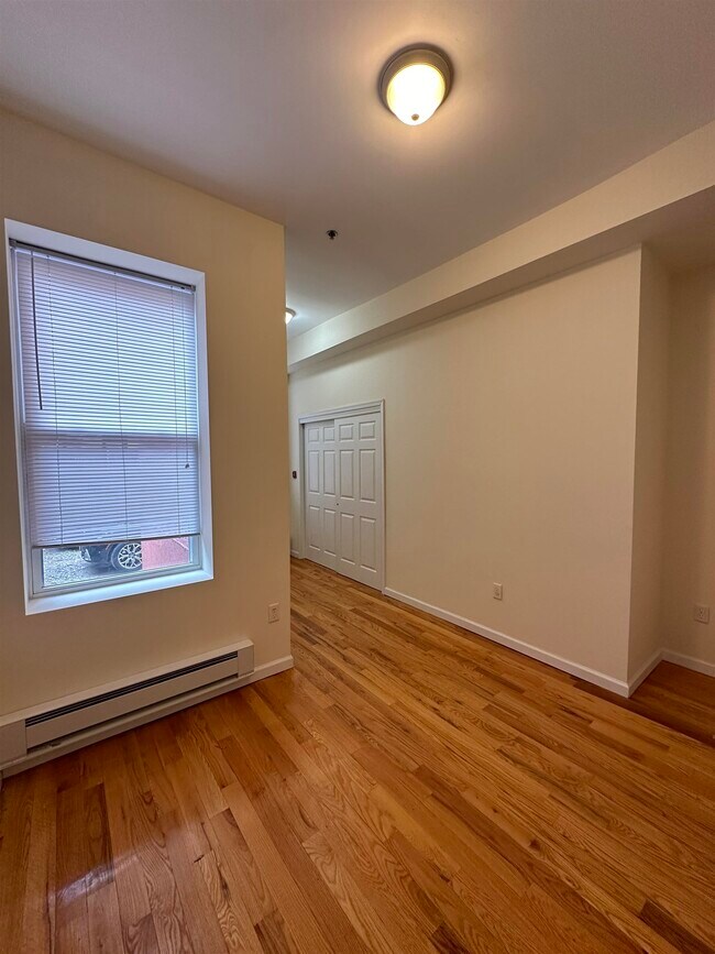 Building Photo - 942 Willow Ave