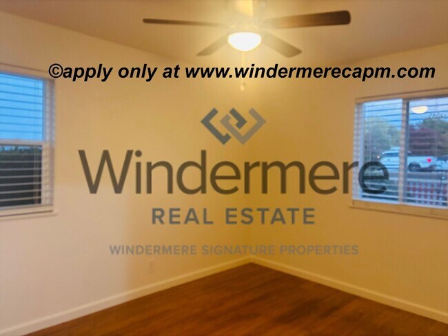 Building Photo - Charming 3 Bedroom Home with Bonus Room & ...