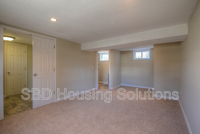 Building Photo - 8101 NE Tullis Dr
