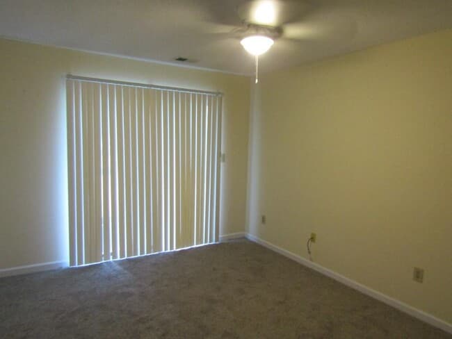 Building Photo - 1095 Plantation Dr