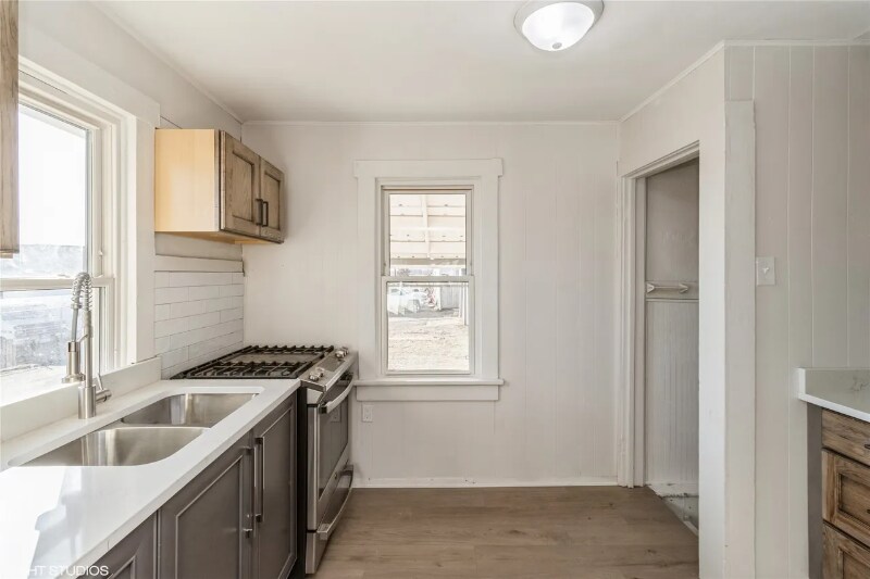 Building Photo - 1921 Logan Ave