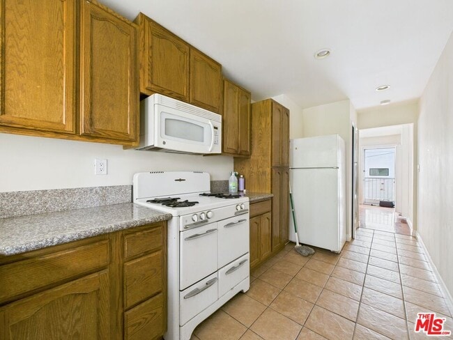 Building Photo - 1964 N Gower St