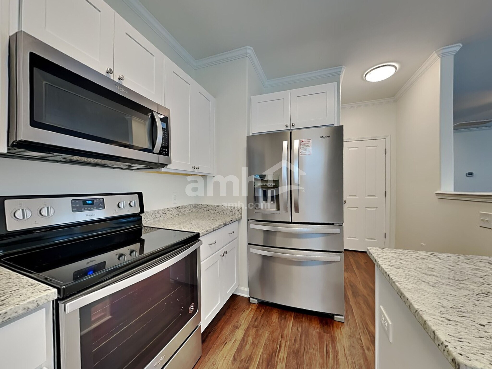 Building Photo - 625 Summer Hill Way