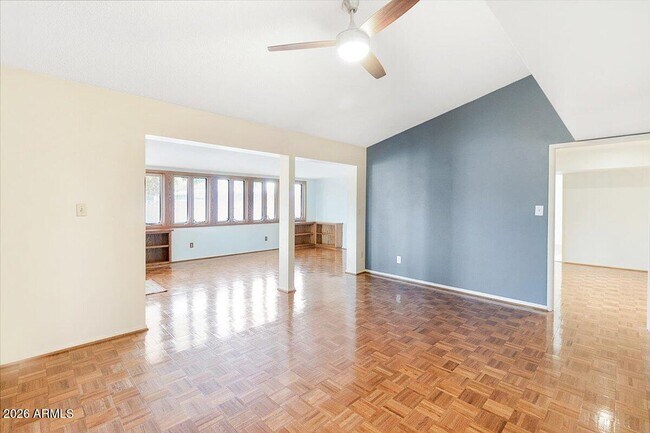 Building Photo - 1118 E Laguna Dr