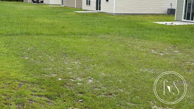 Building Photo - RATE DROP ALERT! (was $2600/month)