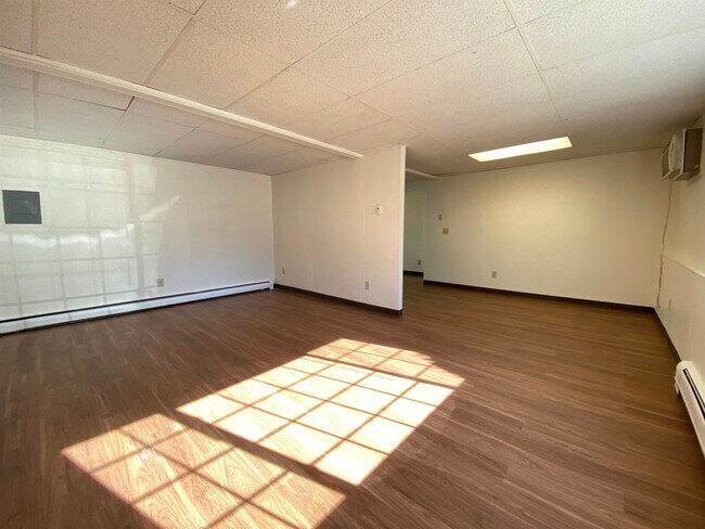 Building Photo - 3861 Brown Ave