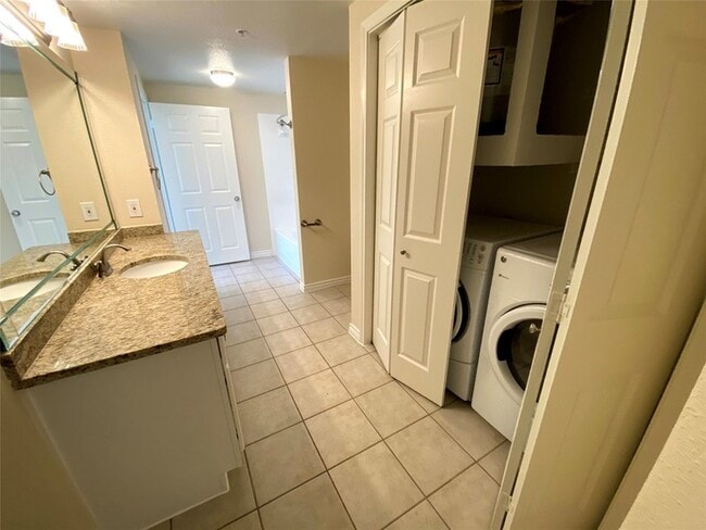 Building Photo - 2350 Westcreek Ln