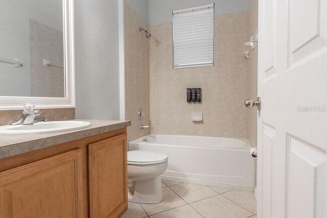 Building Photo - 421 Holly Fern Trl